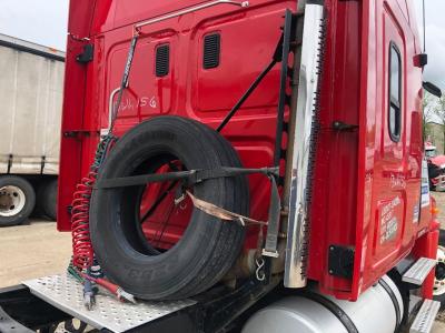 Freightliner Cascadia Bracket