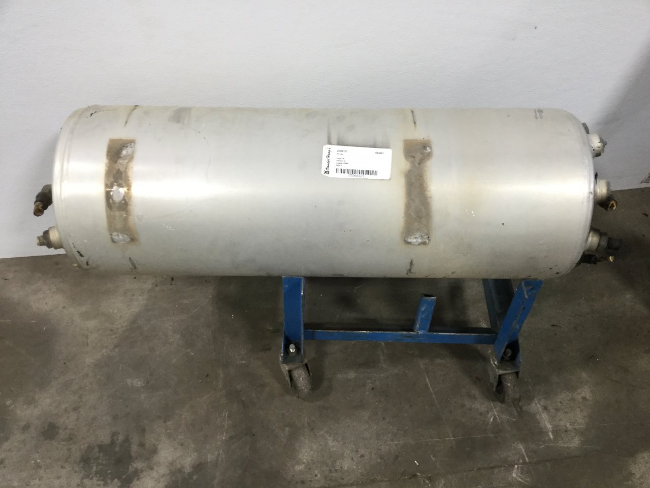 CAT CT660 Air Tank