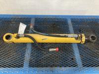Gehl 4635SX Right/Passenger Hydraulic Cylinder - Used | P/N 135058