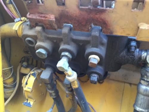 2000 Misc Equ OTHER Right Hydraulic Valve