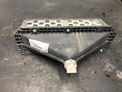 2020 Peterbilt 567 Duct, Bolts To Underside Of Hood P627712: P/N P627712