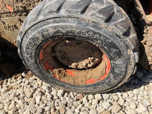 2016 Kubota SSV65 Right Tire And Rim