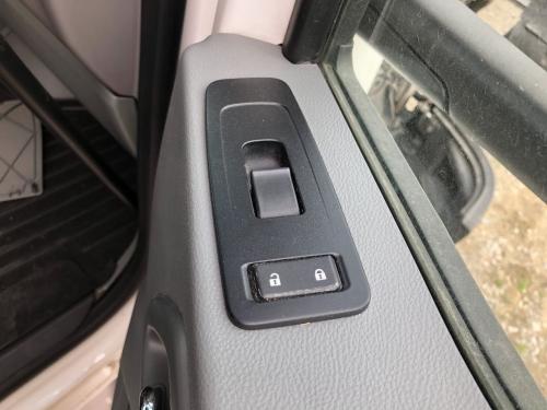 2017 Kenworth T680 Right Door Electrical Switch: P/N P21-1050-1102