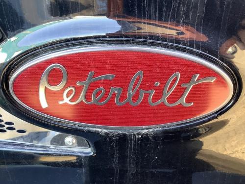 2018 Peterbilt 579 Emblem